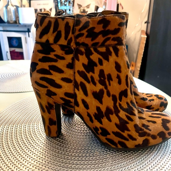 SAM EDELMAN Sianna Leopard Cheetah Calf Hair Booties Heeled Ankle Boots 8 - Picture 6 of 6